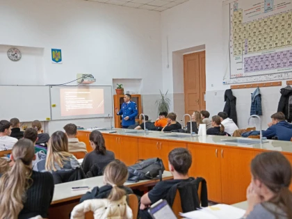„Ora de civilizație: activitate preventivă pentru prevenirea faptelor antisociale în școlile arădene”