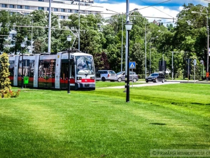Oradea atrage fonduri europene pentru spații verzi. Noi defilăm cu ... Universul Verde