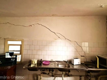 Pacienţii de la o secţie a Spitalului Judeţean Arad afectată de cutremur au fost mutaţi