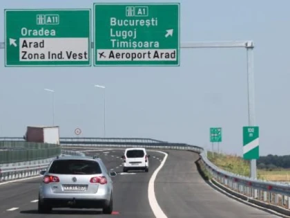 Paisprezece refugiați, depistați într-o parcare de pe Autostrada A1, în cadrul unor acţiuni preventive