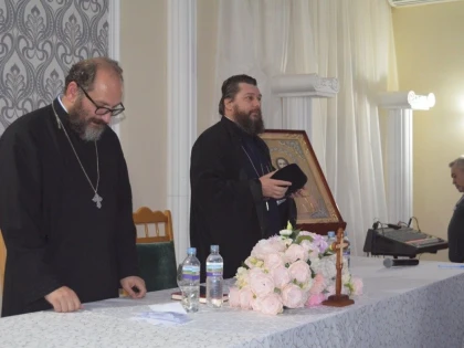 Părintele Constantin Necula a conferenţiat la Lipova