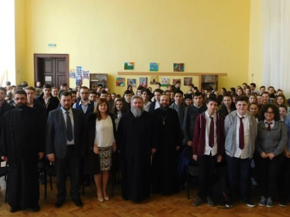 PARINTELE NICOLAE SAKHAROV A SUSTINUT O CONFERINTA LA COLEGIUL „ELENA GHIBA BIRTA“ DIN ARAD
