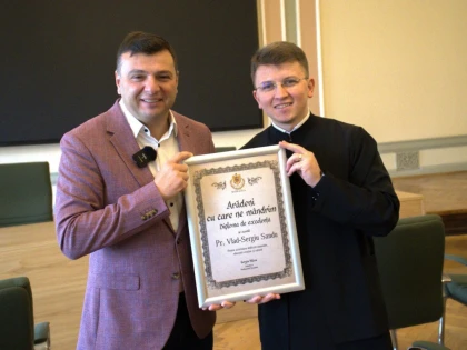 Părintele Vlad-Sergiu Sandu a primit diploma „Arădeni cu care ne mândrim” pentru promovarea educației creștine