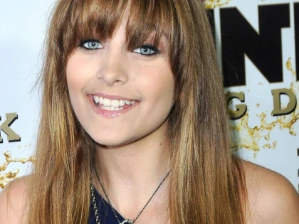 PARIS JACKSON CRITICATA PE RETELELE DE SOCIALIZARE
