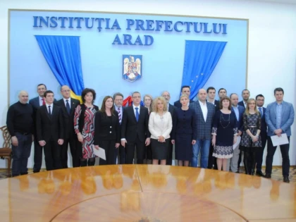 Parlamentarii arădeni au primit certificatele din partea prefectului Cosmin Pribac