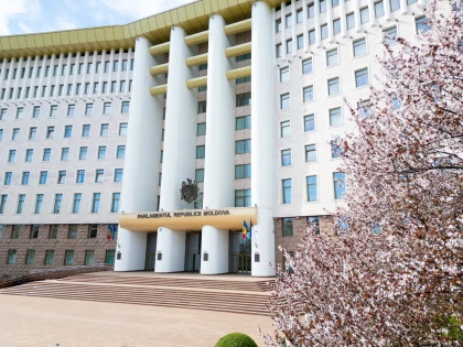 Parlamentul Republicii Moldova a restricționat utilizarea limbii ruse
