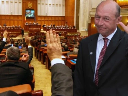 PARLAMENTUL ROMANIEI CERE DEMISIA PRESEDINTELUI TRAIAN BASESCU (VEZI DECLARATIA)