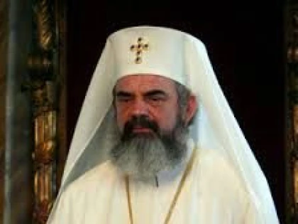 PATRIARHUL DANIEL ESTE ALATURI DE VICTIMELE INCENDIULUI DIN CLUBUL COLECTIV