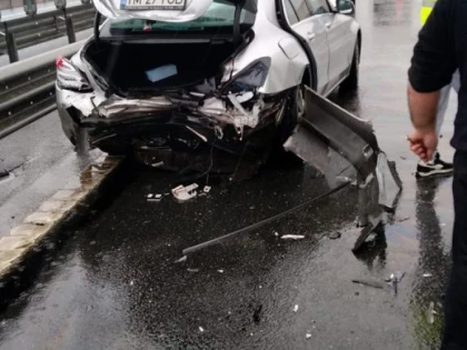 Patru autoturisme au fost implicate într-un accident pe autostrada Arad - Timișoara. Se circulă pe banda de urgență