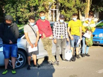 Patru bărbați și un minor din Siria, opriţi la frontiera de vest