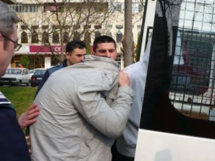 Patru bărbaţi urmăriţi de autorităţile din Italia, Belgia şi România, prinși în vama Nădlac
