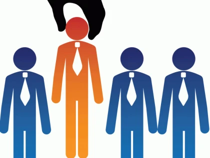 PATRU CANDIDATI PENTRU FUNCTIA DE PREMIER. VARIANTELE AFLATE PE MASA LUI IOHANNIS