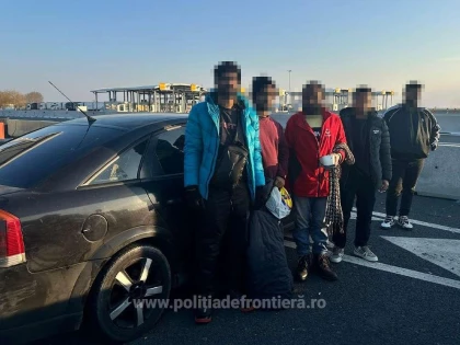 Patru cetățeni din Bangladesh fără drept de a călători în spațiul Schengen, depistați de polițiștii de frontieră la Nădlac