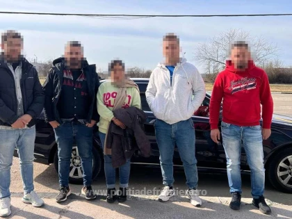 Patru cetățeni străini fără drept de a călători în spațiul Schengen, depistați de polițiștii de frontieră de la Turnu