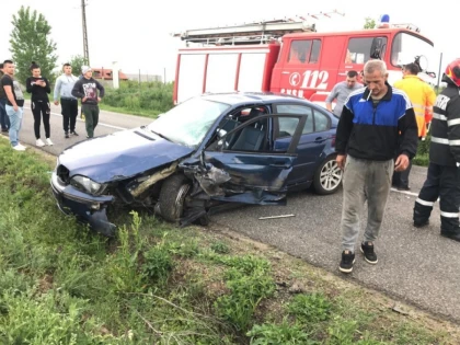 Patru copii au fost răniți într-un accident de circulație pe drumul Frumușeni-Fântânele