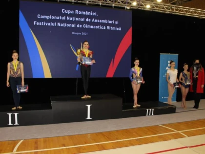 Patru gimnaste de la CSM Arad au urcat pe podium la Cupa României de ritmică (FOTO)