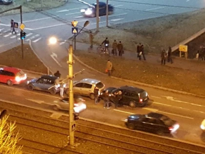 Patru maşini, implicate într-un accident produs în Vlaicu