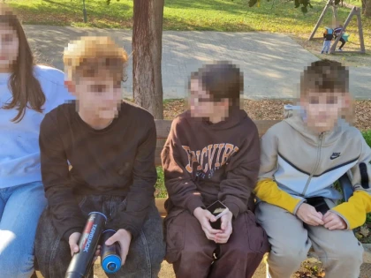 Patru minori au fost prinși de polițiștii locali în timp ce scriau înjurături, cu grafitti, pe Malul Mureșului