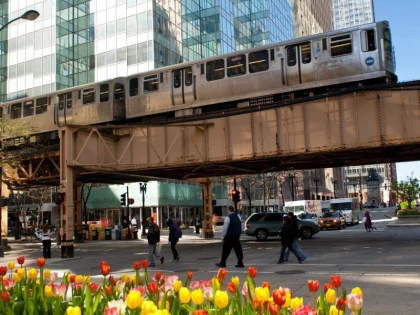 Patru oameni au fost uciși într-un atac cu armă de foc într-un tren din Chicago