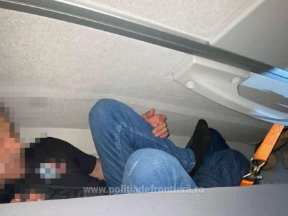 Patru refugiați au fost prinși la Nădlac, ascunși în mijloace de transport