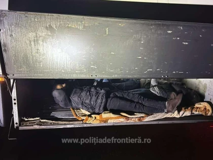 Patru refugiați, depistați într-un TIR de polițiștii de frontieră de la Nădlac