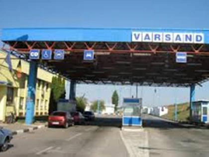 PATRU SIRIENI AU INCERCAT SA TREACA ILEGAL FRONTIERA LA VARSAND