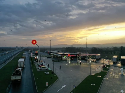 Patru spaţii de servicii au fost date în folosinţă pe autostrada Nădlac - Arad