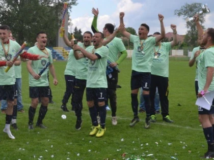 Pecica câştigă la Haţeg şi promovează în Liga a III-a!