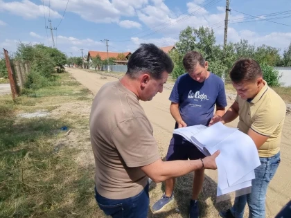 PECICA: Încă un proiect mare finanțat din fonduri nerambursabile. A început asfaltarea a 43 de străzi!