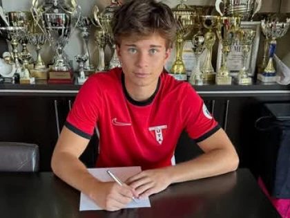 Pelau Oprea Elias a semnat primul contract de profesionist cu UTA, valabil până în 2029