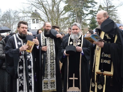 Pelerinajul Crucii din Vinerea Mare, tradiție la Mănăstirea Hodoș Bodrog