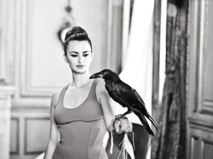 PENELOPE CRUZ VA POZA PENTRU CALENDARUL PIRELLI