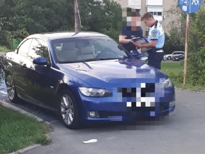 Pentru cei care încă nu au aflat. Parcarea pe pista de biciclete este interzisă!