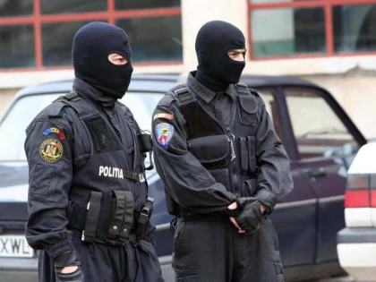 Percheziţii DIICOT în județul Arad. Este vizată o grupare care aducea deșeuri din Uniunea Europeană
