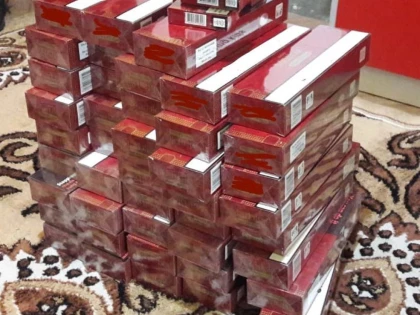 Percheziții în Arad. Au fost confiscate peste 20.000 de țigarete netimbrate