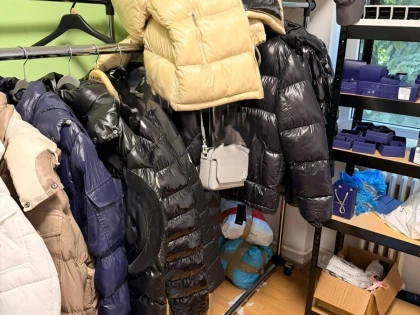 Percheziții în Arad, în operațiunea „JUPITER”. Produse de lux contrafăcute, de 180.000 de lei, ridicate de polițiști