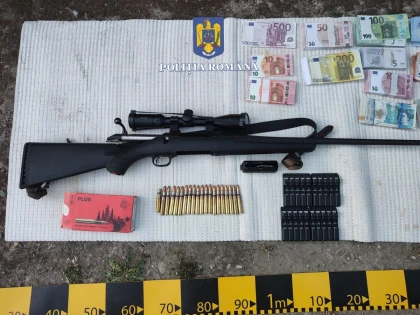 Percheziții în Cermei. O femeie de 39 de ani a fost reținută
