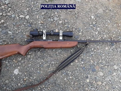Percheziții la braconieri de pe Valea Mureșului. A fost descoperit un adevărat arsenal