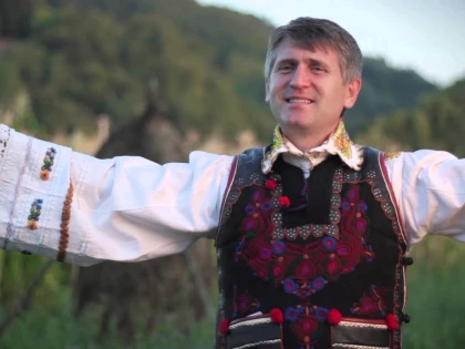 Percheziții la Cristian Pomohaci. Fostul preot, suspectat din nou de viol și agresiune sexuală asupra unor minori