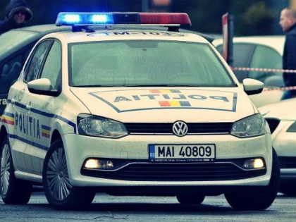 Percheziții la Vânători! Au fost identificați 5 minori care au distrus 11 monumete funerare