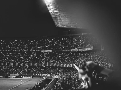 Performanța Începe cu Echipamentul Corect: Ghidul Tău pentru Alegerea Echipamentului de Fotbal