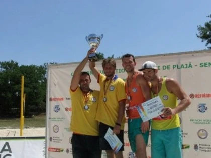 PERFORMANTA PE NISIP: CS FAN ARAD A CUCERIT TITLUL NATIONAL LA VOLEI PE PLAJA!