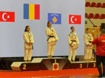 Performanțe pe tatami: CSU Arad are campioană balcanică de junioare, CSM Arad - medaliată cu bronz!