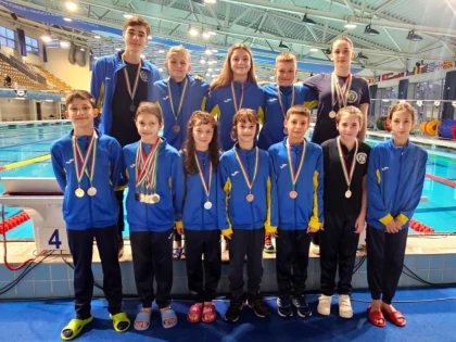 Performanțe remarcabile pentru sportivii de la CSS Gloria Arad la Cupa de Iarnă la înot, desfășurată în Ungaria