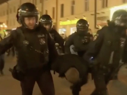Peste 1.300 de persoane au fost reținute la protestele anti-mobilizare din Rusia