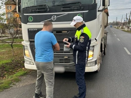 Peste 100 de șoferi de TIR, amendați în Arad pentru încălcarea restricțiilor de circulație