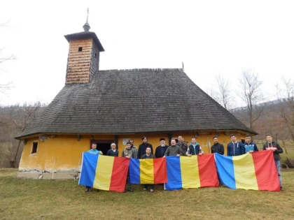 Peste 100 de stejari, plantați în jurul bisericii istorice din Șoimuș