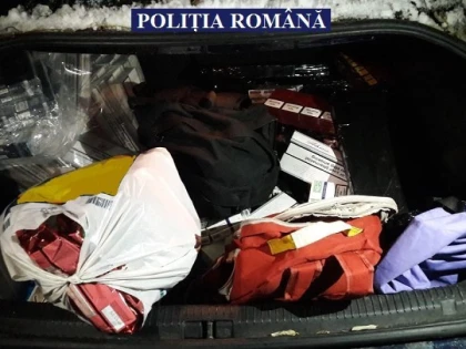 Peste 130.000 de țigarete, bani și bunuri, confiscate de polițiștii arădeni