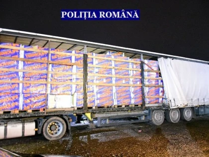 Peste 2.000.000 de țigarete, descoperite într-un TIR la Nădlac. Un bărbat a fost reținut