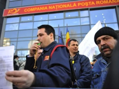 PESTE 2.500 DE SINDICALISTI DIN POSTA ROMANA AU PROTESTAT IN FATA GUVERNULUI